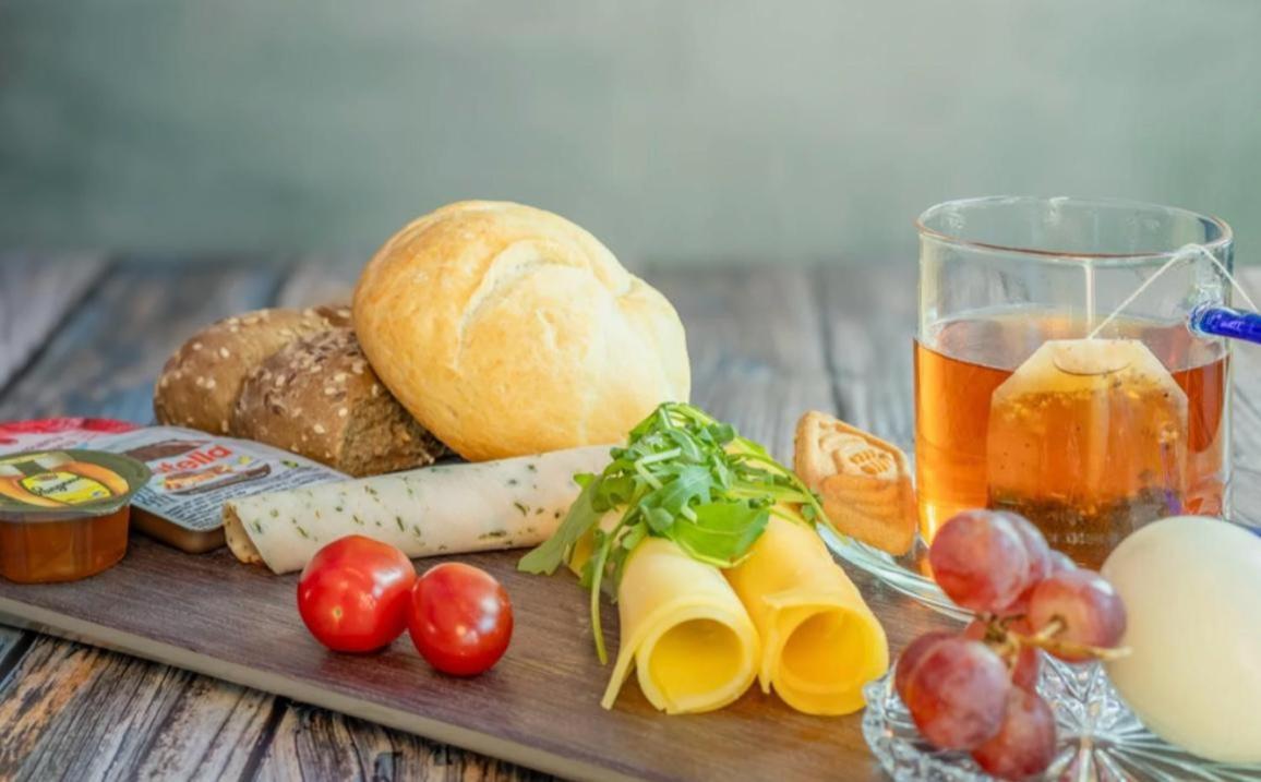 Unieke Bed En Breakfast Met Historisch Verhaal In Ferwert Ferwerd 外观 照片